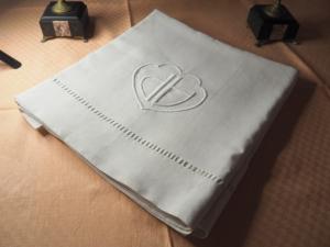 Beau drap ancien en lin monogramme AP