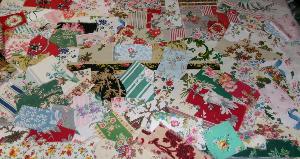   Un lot de chutes de tissus anciens  pour créations textiles 