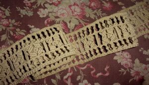  BANDEAU ANCIEN DENTELLE MACRAME TRAVAIL MAIN, macramé