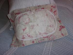  housse de coussin , tissu ancien et dentelle ancienne à motif d'ange