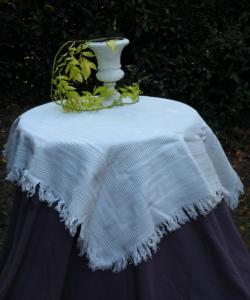 Petite nappe ancienne en tissu épais nid d'abeille