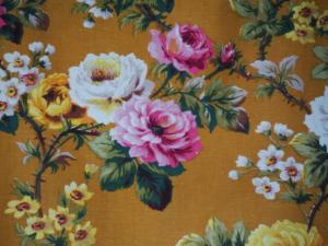 tissu ancien fleuri jolies fleurs et roses