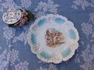 Ravissante assiette ancienne en porcelaine à décor d'anges, angelots, déco shabby , romantique