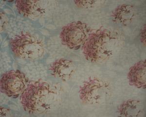 Tissu ancien fleuri aux tons fanés