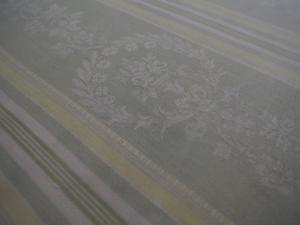 Jolie toile à matelas ancienne 19ème, médaillons de fleurs , vert pâle