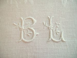 JOLI MONOGRAMME ANCIEN BL une belle grande serviette