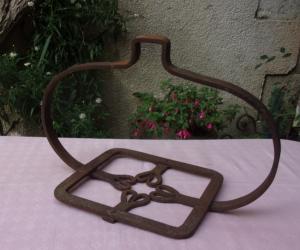 Beau porte dîner ancien,ou servante, 19 ème, coeurs, accessoire cheminée