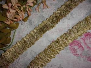 galon ancien ou vintage , passementerie soyeuse , rose et vert 3 mètres