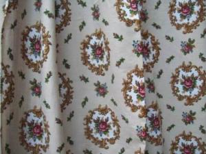   Tissu ancien ou vintage , médaillons de roses