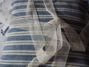  Fin ruban de tulle ancien, 3 mètres