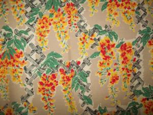TISSU ANCIEN GRANDES GRAPPES DE FLEURS . CYTISES, glycine