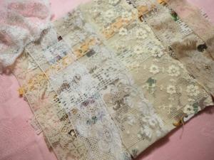 Bon lot de dentelles anciennes pour créations textiles ** 3,7 mètres