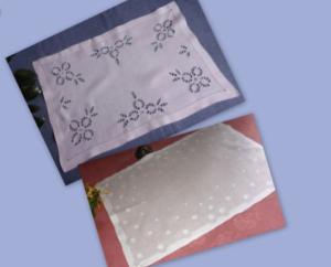 2 jolis napperons anciens brodés main pour déco ou créations textiles