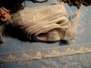 FINE DENTELLE ANCIENNE 5 METRES