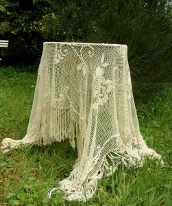 TRES JOLIE NAPPE ANCIENNE SOYEUSE FILET REBRODE