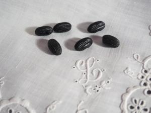 6 jolis boutons anciens noirs