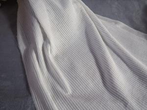 tissu ancien blanc, mini plis , poupée