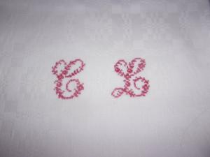 un beau monogramme ancien CL sur serviette