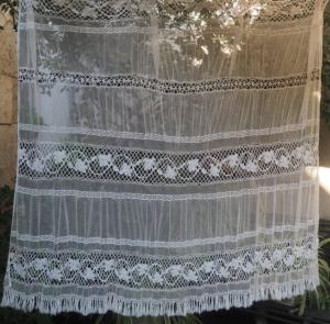 Large rideau ancien en tulle et dentelles , déco shabby, romantique