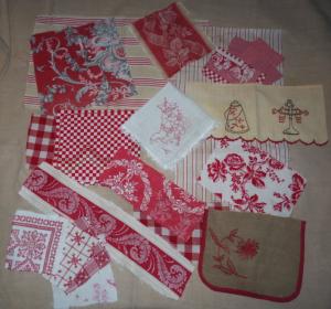 Lot d'éléments anciens rouges, tissus et broderies , pour patchwork, scrapbooking, livre textile, etc ...