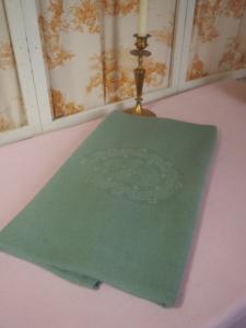nappe ancienne monogramme GC, coloris vert