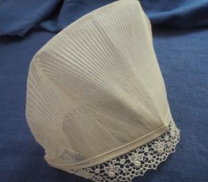 Coiffe ancienne bretonne, avec un superbe plissé d'origine