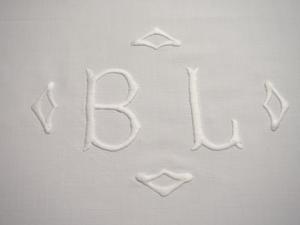 Grand monogramme ancien BL