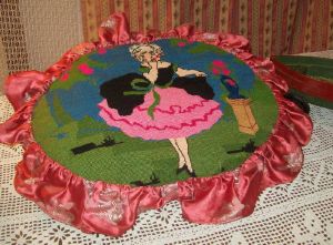  ADORABLE COUSSIN ANCIEN, jeune fille #