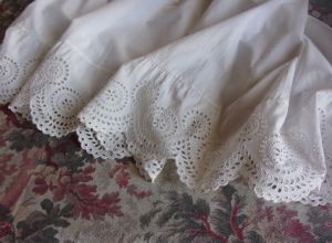  Long jupon avec broderie anglaise