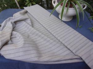 tissu ancien genre flanelle ancienne , pour vêtements campagnards,  chemises etc ....