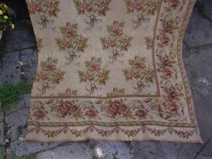 Long rideau ancien fleuri, tissu ancien style tapisserie
