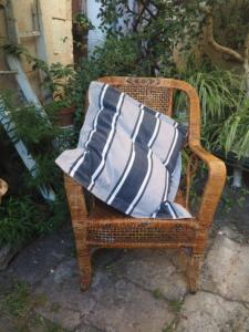 Très grande housse de coussin, toile à matelas ancienne bleue ,  19 ème , format oreiller
