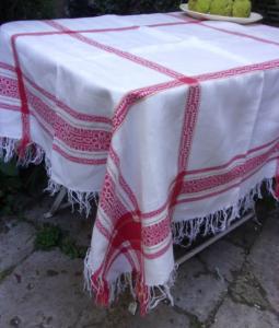 Nappe ancienne en damassé à bandes rouges et ocres tissées