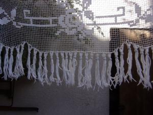 Cantonnière ancienne, rideau ou haut de fenêtre en dentelle,