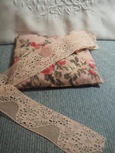 large dentelle ancienne vieux rose