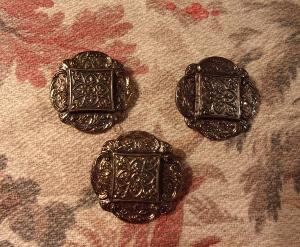 3 BEAUX GROS BOUTONS ANCIENS