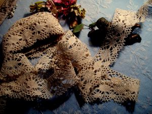 LARGE DENTELLE ANCIENNE ECRUE 2M
