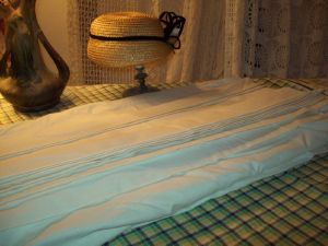  BELLE FINE TOILE BLANCHE ANCIENNE . CHEMISES . ETC....