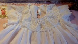 Fine robe ancienne d'enfant brodée