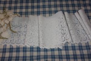  large bandeau de broderie anglaise réalisée à la main