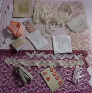 Lot tissus anciens et merceries anciennes pour couture ou scrapbooking
