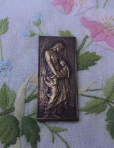 Belle médaille ou plaque ancienne, vierge à l'enfant signée Daniel  Dupuis , 19 ème, bronze