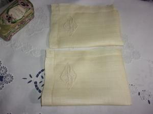 2 fines serviettes anciennes monogrammées B