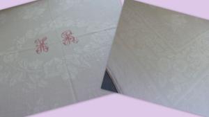 Nappe ancienne en damassé fleuri , monogramme HR