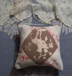 Coussin de porte , tissus anciens, déco shabby