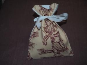 petite pochette en tissus anciens (toile de Jouy 19 ème) pour emballage cadeau, herbes , lavande , etc ...., doublée