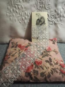 Large et fine dentelle ancienne