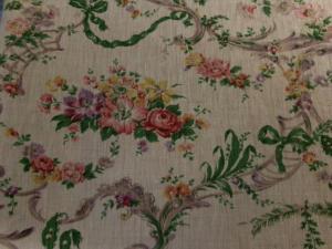 Beau tissu ancien rustique,  motifs de fleurs et de roses