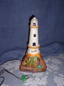Charmante lampe veilleuse ancienne, phare et poissons, Monaco