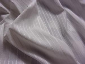 fin tissu blanc ancien, petit motif satiné